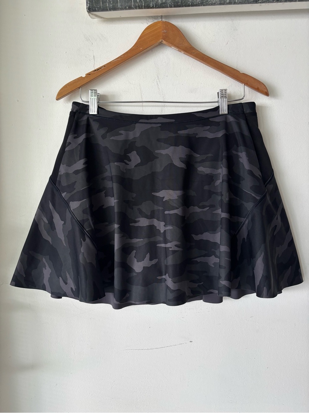 Athleta Match Point Black Camo Skort Size M